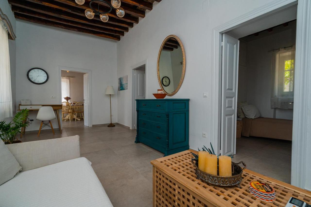 Komis Mansion Exámbela Екстериор снимка