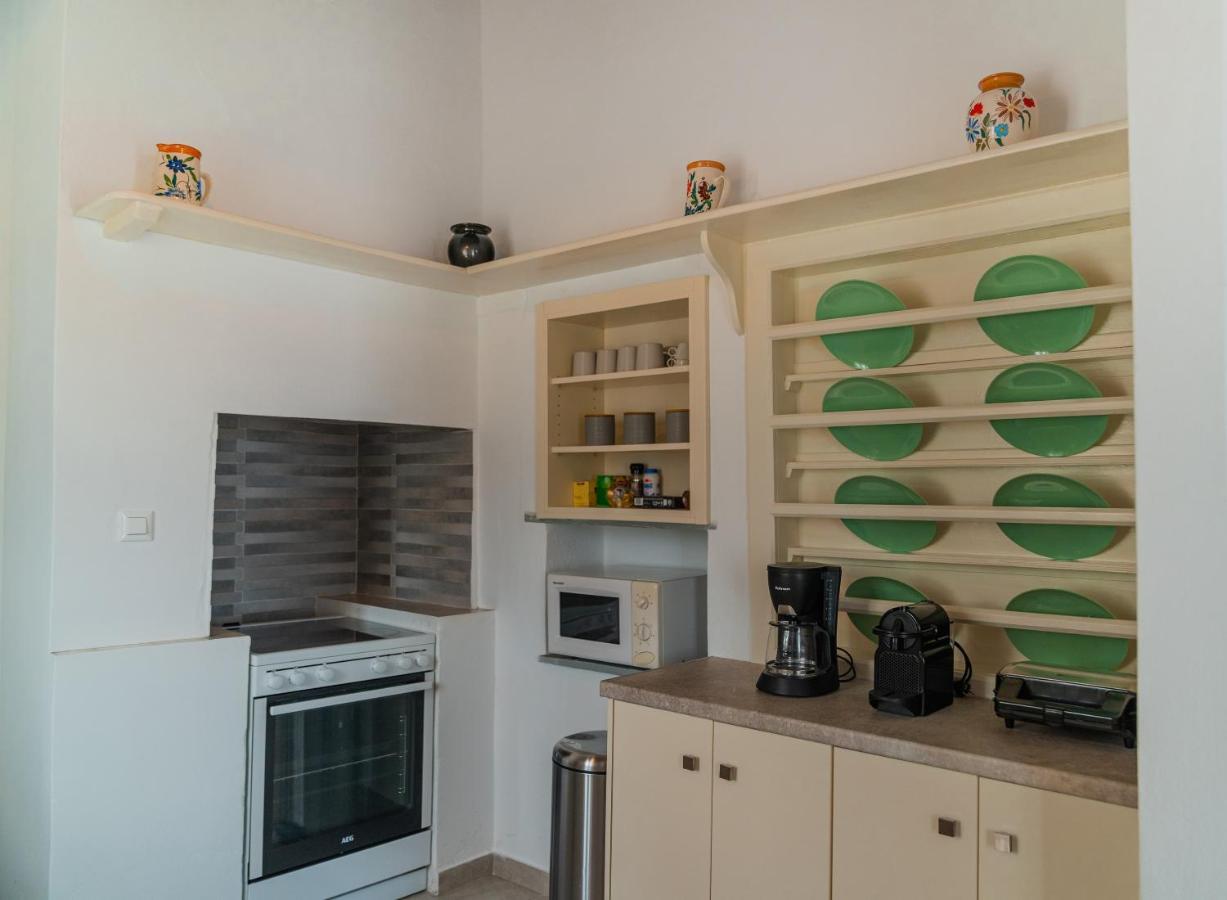 Komis Mansion Exámbela Екстериор снимка