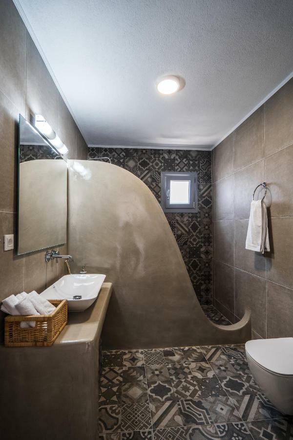 Komis Mansion Exámbela Екстериор снимка